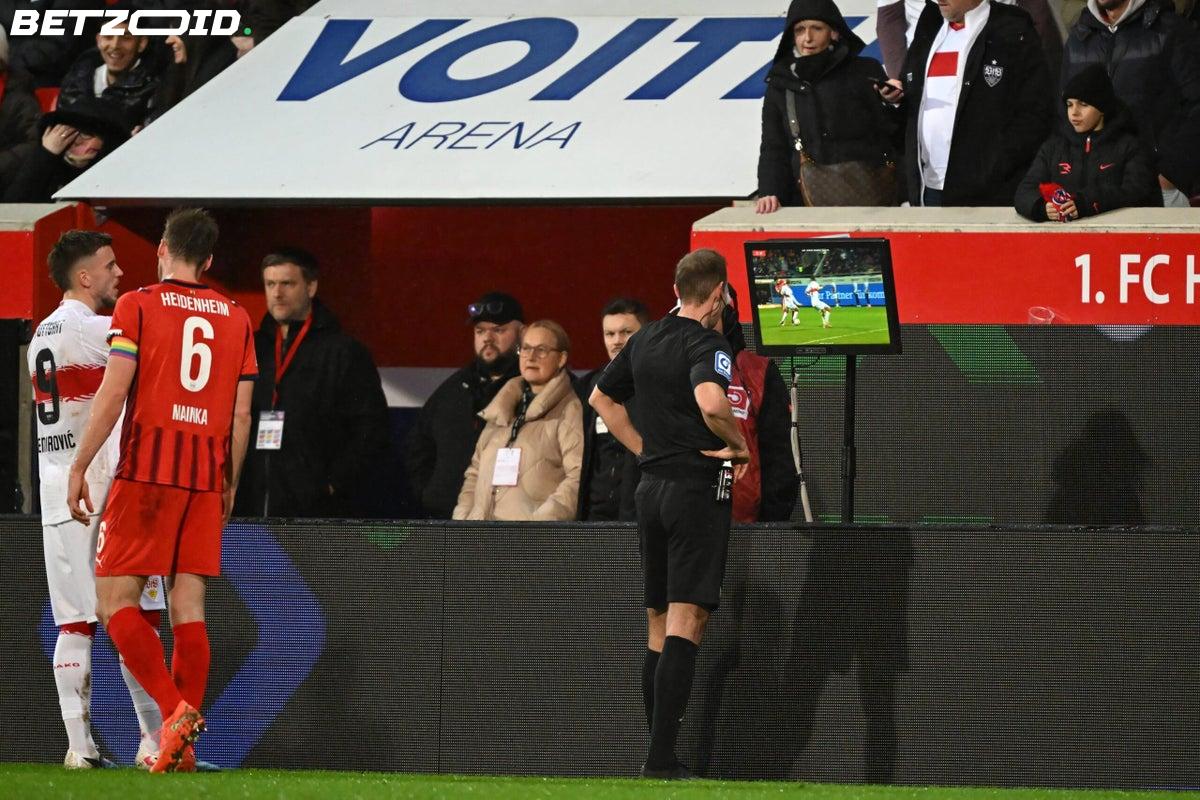 Nuove Regole del Calcio: Limiti di Tempo e Modifiche al VAR da Luglio 2025