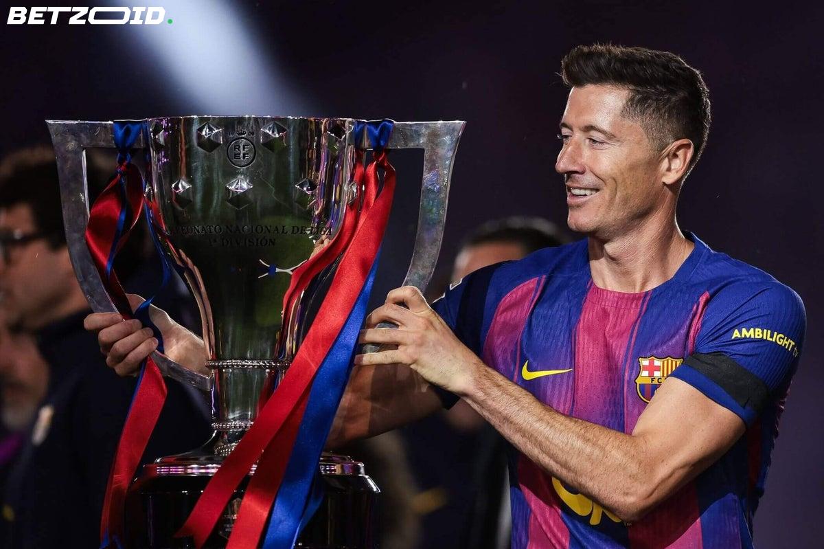 Robert Lewandowski lascia il Barcellona dopo tre titoli di Liga